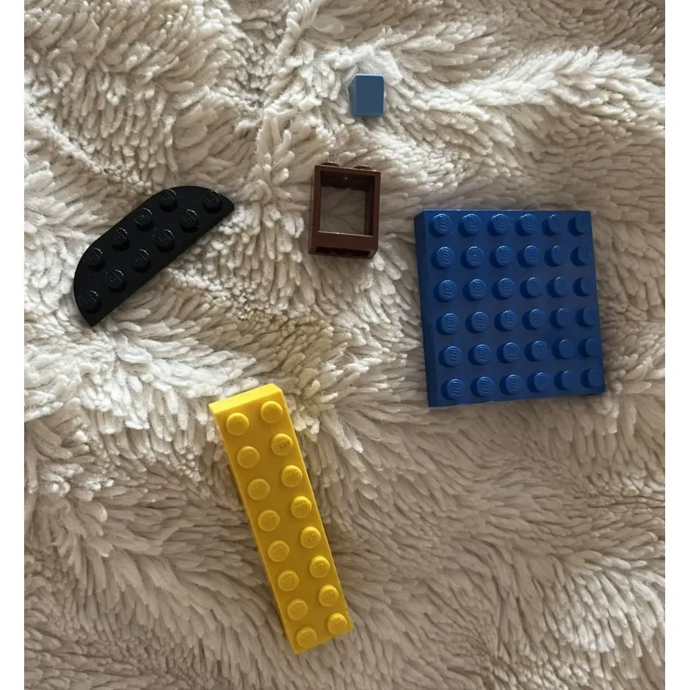 Lot Of 6‎ LEGO Pieces - Assorted Colors & Sizes